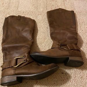 Cognac rider boots with gold buckle...